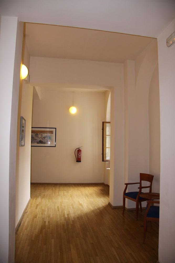The Botanist Apartahotel